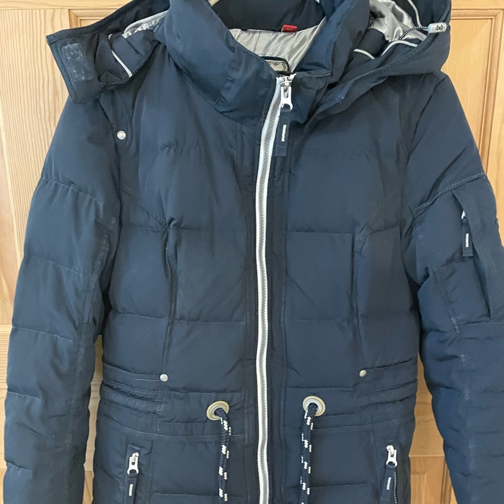 Woman’s 3/4 length puffer coat, medium